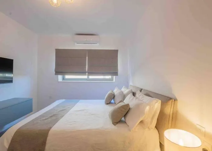 Wanderlust 2 * Sliema